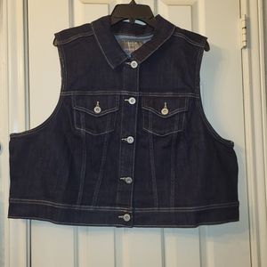 TORRID NWT Denim Dark Rinse Trucker Vest Size 4 26-28